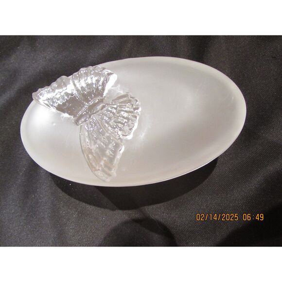Butterfly trinket dish frosted pink glass made in Italy 3-d butterfly beautiful - Picture 1 of 8
